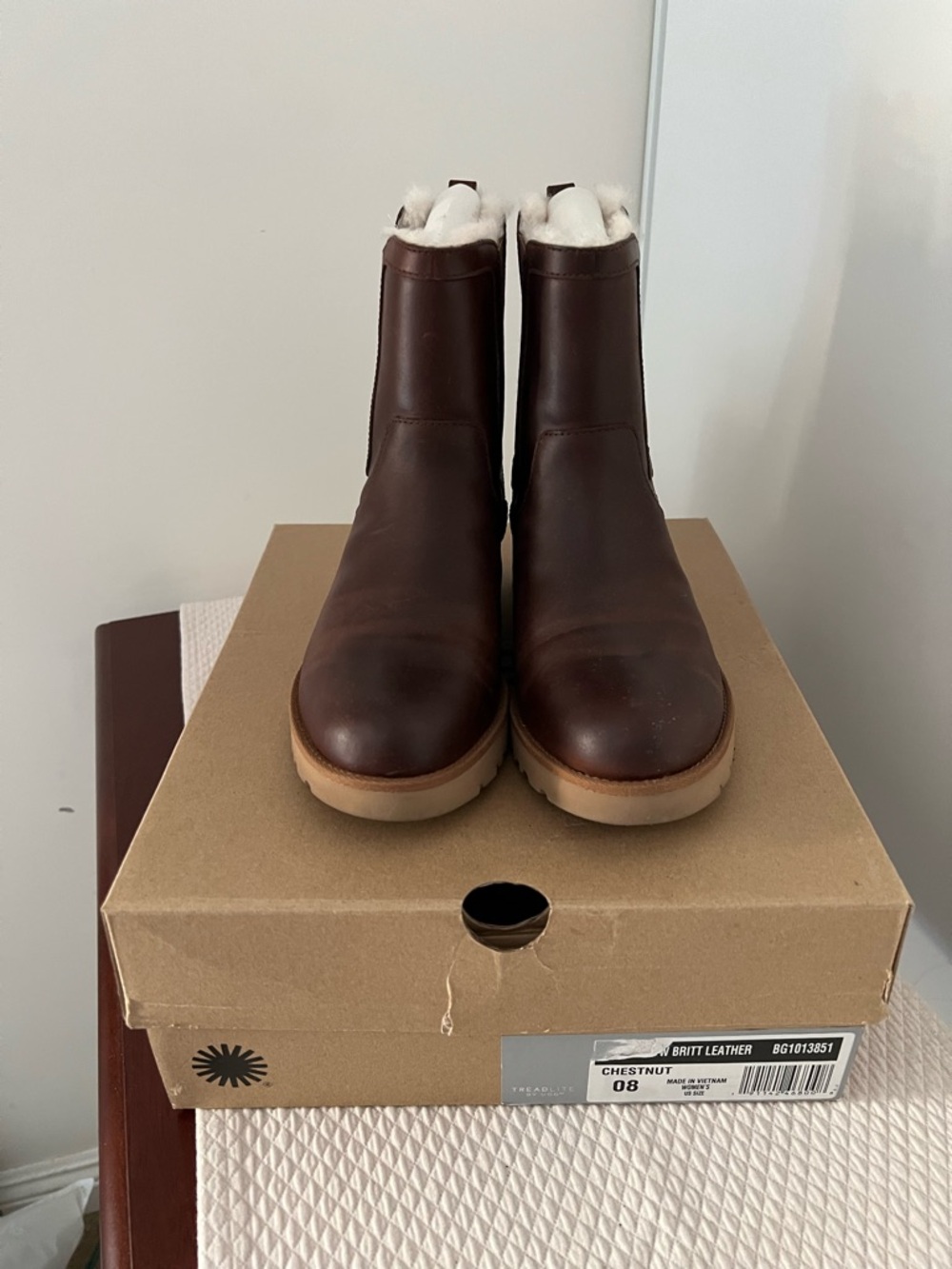 UGG women Chestnut Brown Leather Ankle Booties with Shearling Collar